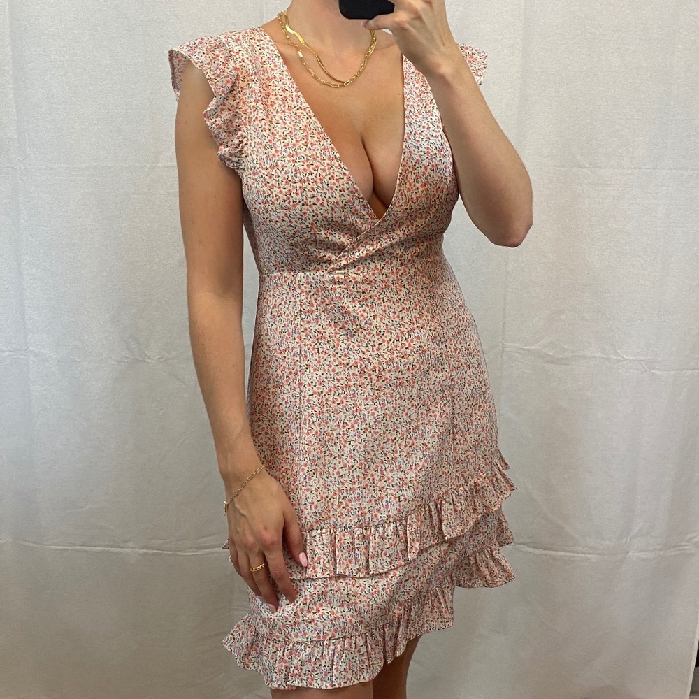 NWT Floral Ruffle Flutter Sleeve Mini Dress with Deep V Neckline - Picture 2 of 8